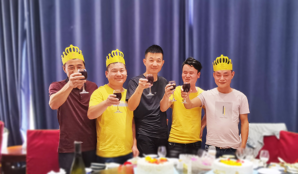 高溫離心風(fēng)機廠家-佰斯拓家人們的9月生日會